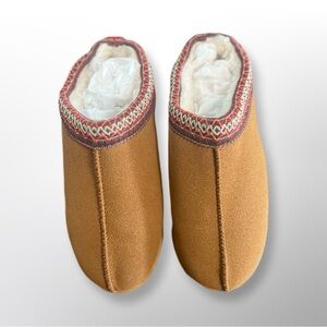 Cozy Faux Suede Sherpa-Lined Slippers Size 38 (US Women’s 7.5-8)